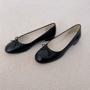 Banana Republic black leather ballet flats shoes - size 8
